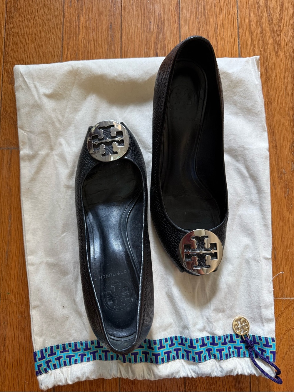 Tory Burch Black round toes leather pumps/ wedges - Picture 4 of 6